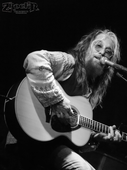 John Corabi's acoustic set at Vamp'd.