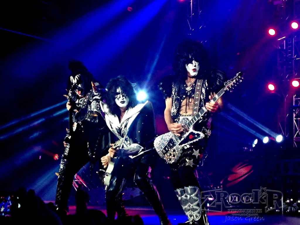 KISS played the Joint inside the Hard Rock Hotel and Casino as a part of their November 2014 residency. This review, specifically, covers the show that took place Saturday, November 8, 2014 – Show 3.
