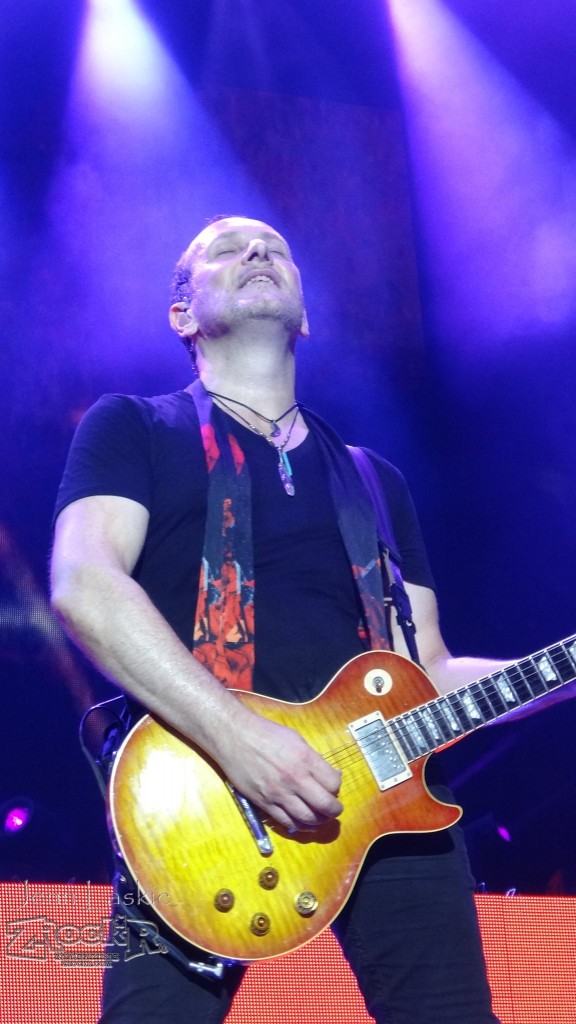 Legendary guitarist Vivian Campbell on stage in St Louis