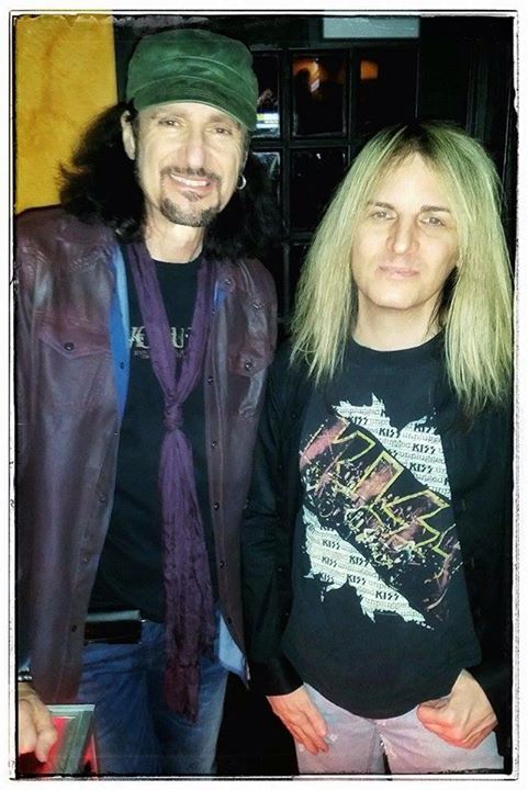 Bruce Kulick (left) with the author of the review.